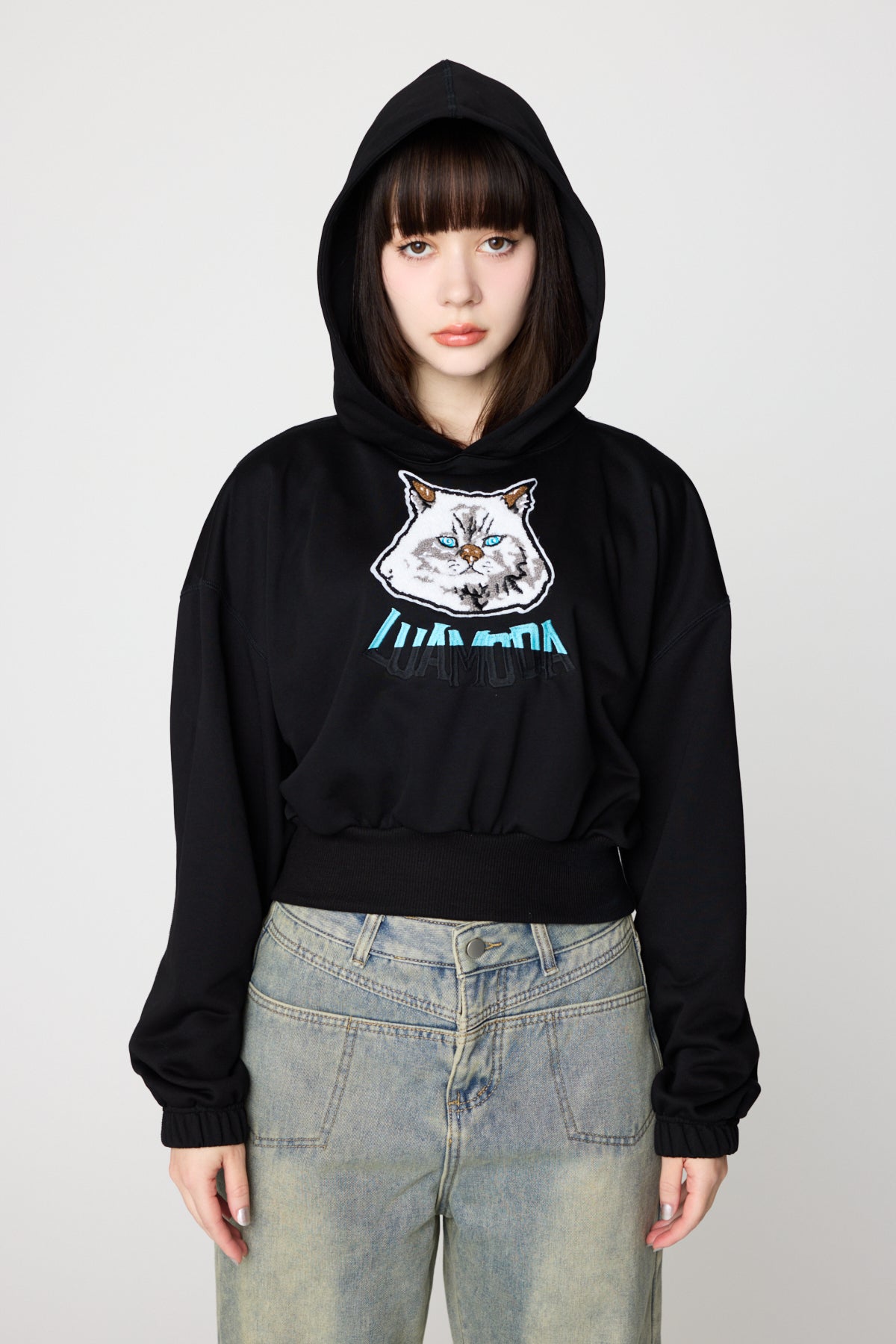 Cat Emblem Cropped Hoodie（BLACK)