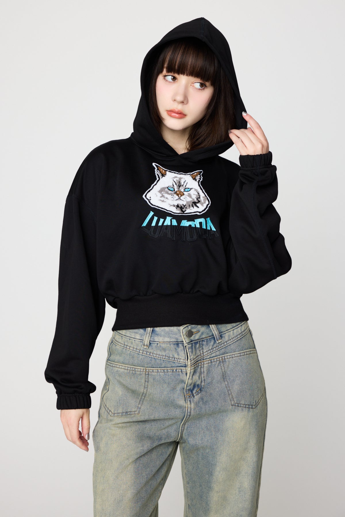 Cat Emblem Cropped Hoodie（BLACK)