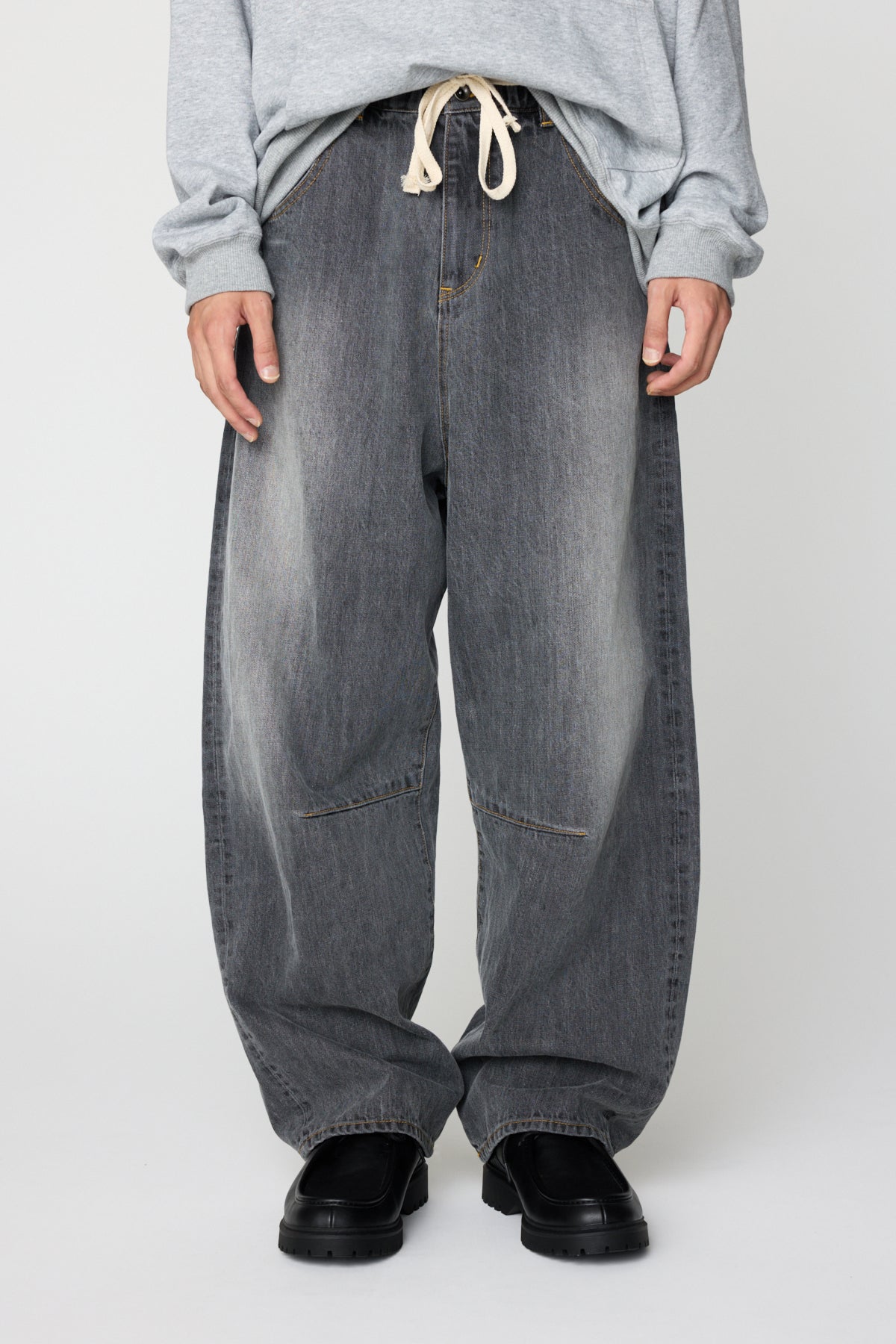 Barrel Leg Jeans（V.BLACK）